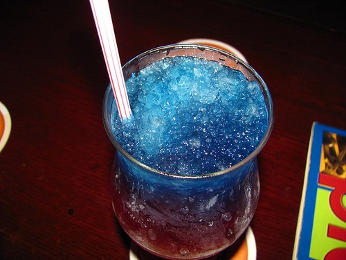 好看的瓶子里装着好喝的饮料 唯美小清新图片_WWW.TQQA.COM