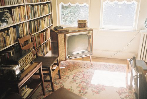 阳光照射在房间的每一个角落_WWW.TQQA.COM