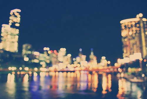 在陌生的城市里找寻_WWW.TQQA.COM