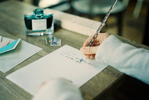 你就浅笑凝眉静立在那景中_WWW.TQQA.COM