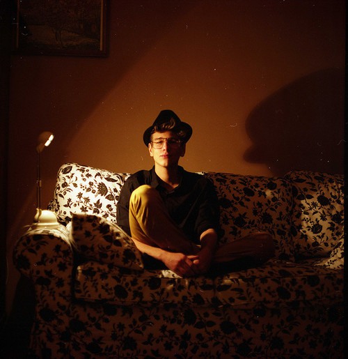 只有你自己能救自己 欧美帅气男生lomo图片_WWW.TQQA.COM