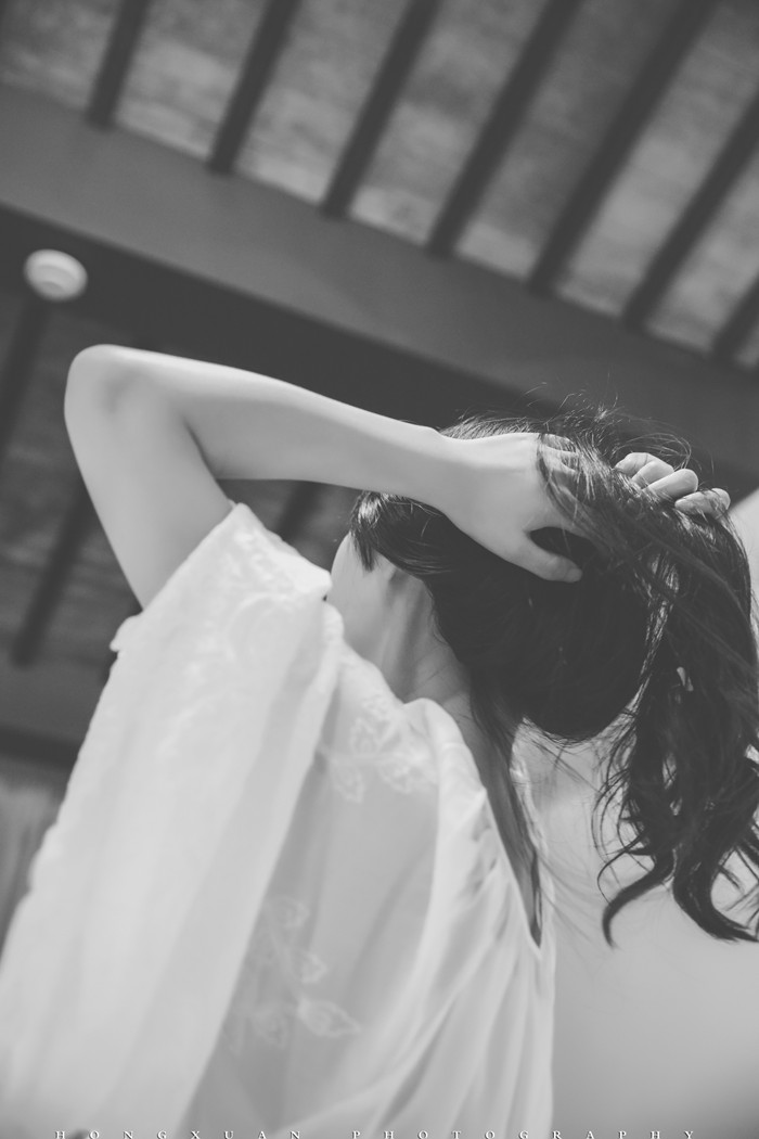 善良的只好难为自己_黑白文艺意境图片_WWW.TQQA.COM