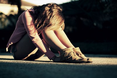 只是不知道能和谁说而已 伤感女生图片_WWW.TQQA.COM