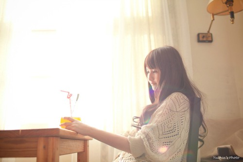 在夜中央的山谷，一人一片湖 唯美女生小清新图_WWW.TQQA.COM