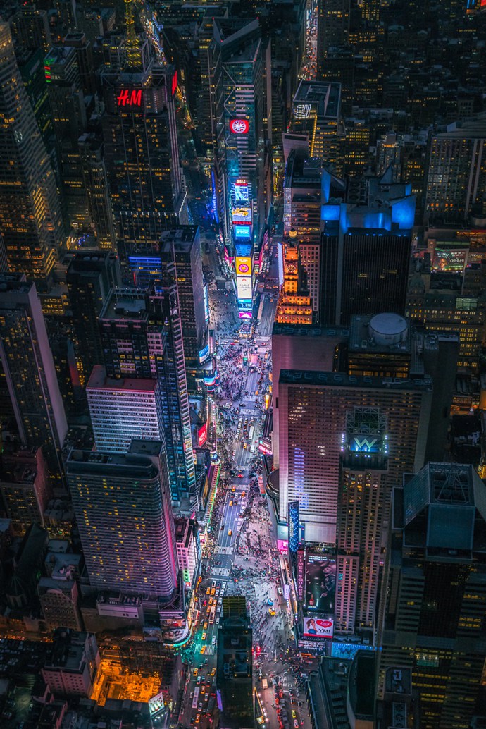 现代都市高楼的夜景唯美图片_WWW.TQQA.COM