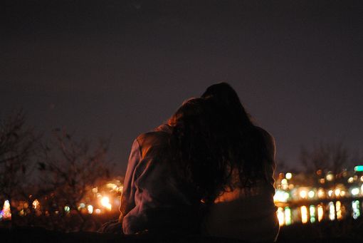 偶尔有人停下来对我微笑，灿若桃花_WWW.TQQA.COM