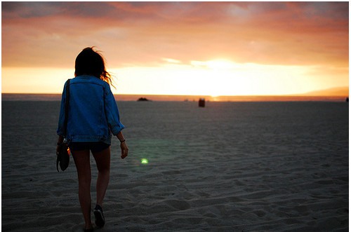 我在你的背后  唯美背影小清新图片_WWW.TQQA.COM