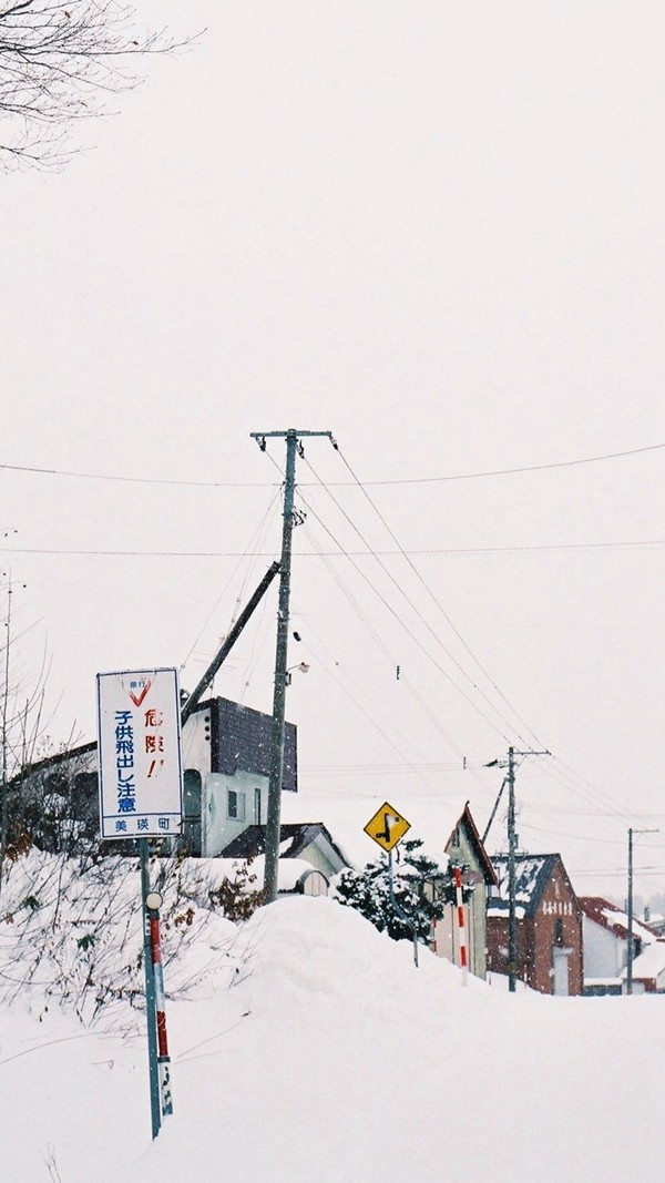 唯美的路标与路牌意境图片_WWW.TQQA.COM