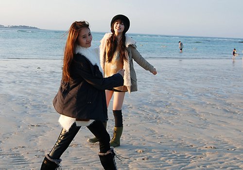 漂亮女生闺蜜美图素材分享_WWW.TQQA.COM