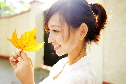 一组有着阳光般微笑的女生唯美小清新图片_WWW.TQQA.COM