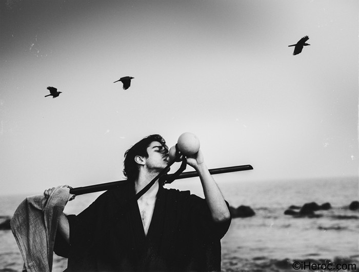 善良的只好难为自己_黑白文艺意境图片_WWW.TQQA.COM