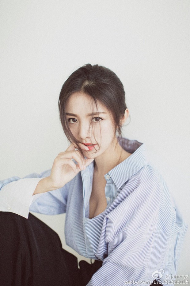 唯美清新的真人女生美图图片_WWW.TQQA.COM