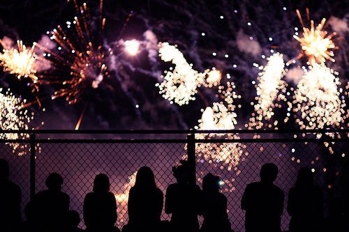 偶尔有人停下来对我微笑，灿若桃花_WWW.TQQA.COM