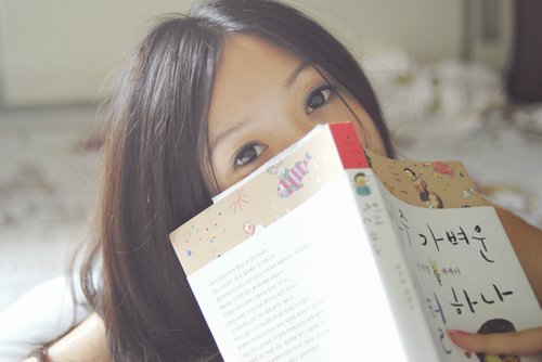 不经意的一瞥 甜美的小清新女生美图_WWW.TQQA.COM