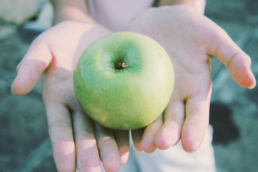 不得不承认，岁月是一本太仓促的书_WWW.TQQA.COM