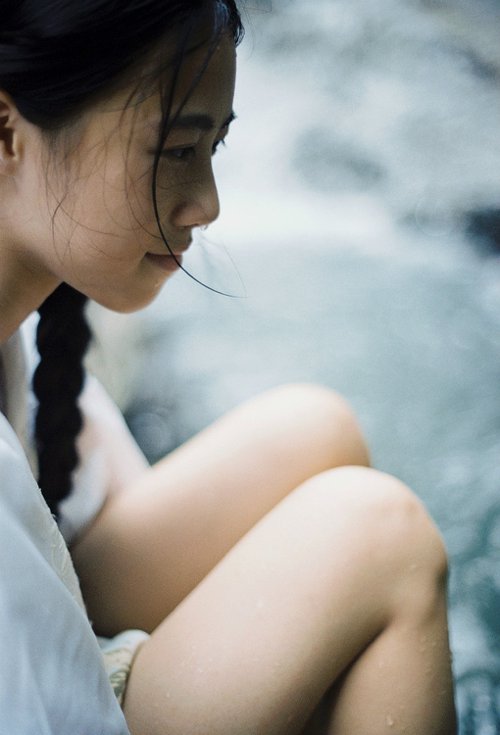 一半是生活挖的坑，一半是自己的棱角刺的洞_WWW.TQQA.COM