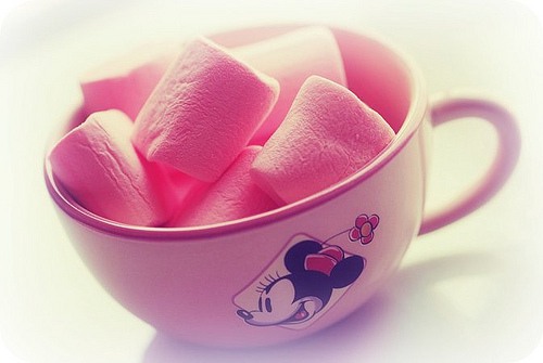 没有勇气说真话的我们  粉色调小清新图片_WWW.TQQA.COM