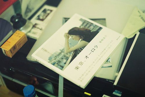 带上一本书，独自去旅行_WWW.TQQA.COM