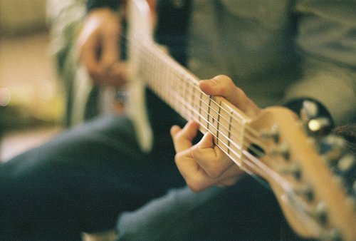 吉他，是心的底片_WWW.TQQA.COM