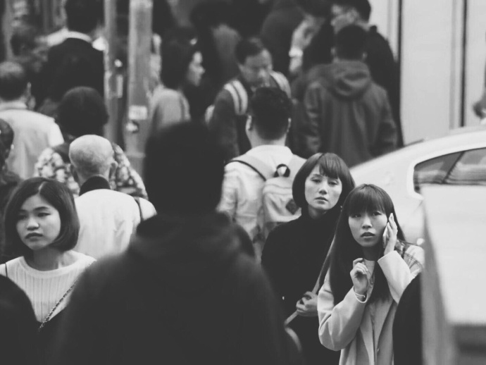 高冷气质女神袁泉的街拍时尚图片_WWW.TQQA.COM