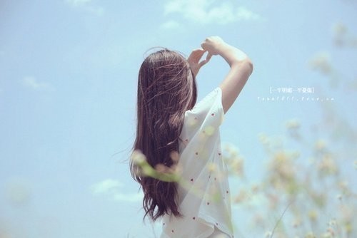 在日渐冷清的年华里把思念埋在发间_WWW.TQQA.COM