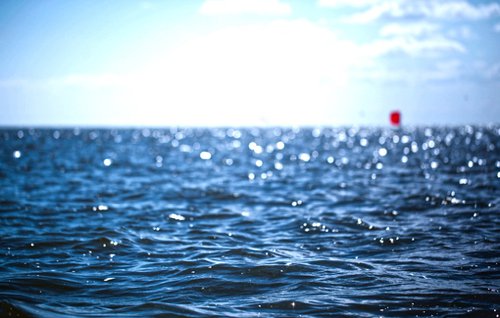 海是浅蓝到深蓝的距离_WWW.TQQA.COM