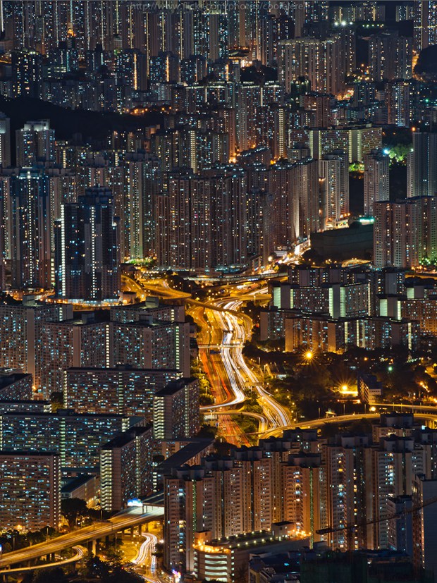 车水马龙的城市街头风光唯美图片_WWW.TQQA.COM