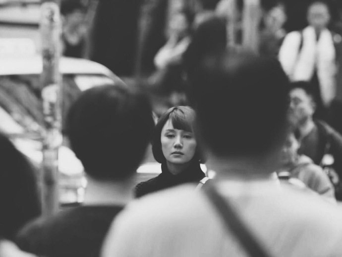 高冷气质女神袁泉的街拍时尚图片_WWW.TQQA.COM