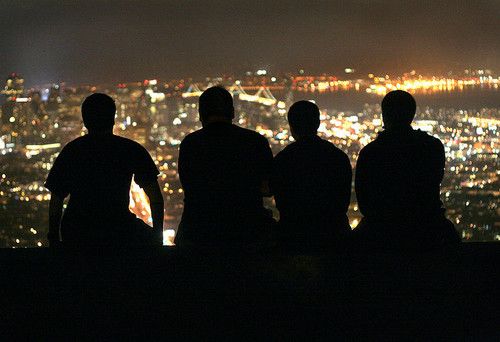 偶尔有人停下来对我微笑，灿若桃花_WWW.TQQA.COM