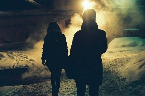 偶尔有人停下来对我微笑，灿若桃花_WWW.TQQA.COM