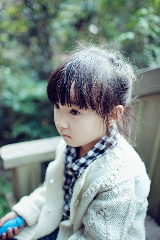 给人以清纯可爱感觉的小萝莉女生唯美图片_WWW.TQQA.COM