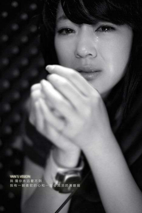 泪的独自告白  流泪女生lomo图片_WWW.TQQA.COM