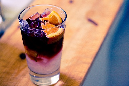 好看的瓶子里装着好喝的饮料 唯美小清新图片_WWW.TQQA.COM