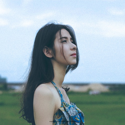 人活着就像在泥地上行走 伤感范美女图片_WWW.TQQA.COM
