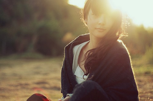 在日渐冷清的年华里把思念埋在发间_WWW.TQQA.COM