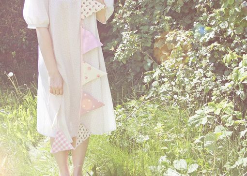 裙子是向下开的花朵_WWW.TQQA.COM