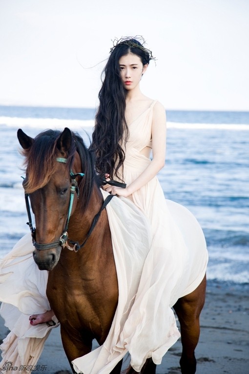 豆瓣美女张辛苑的一组小清新风格唯美写真图片_WWW.TQQA.COM