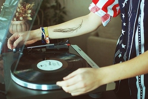 再悲伤亦不过浮梦一场_WWW.TQQA.COM