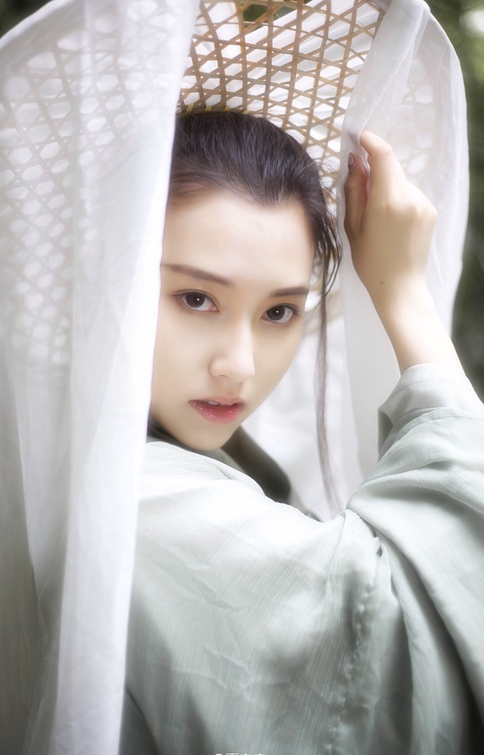 古装服饰气质美女小清新图片_WWW.TQQA.COM