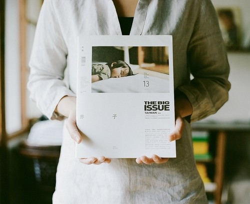 旅行中带着一本书_WWW.TQQA.COM