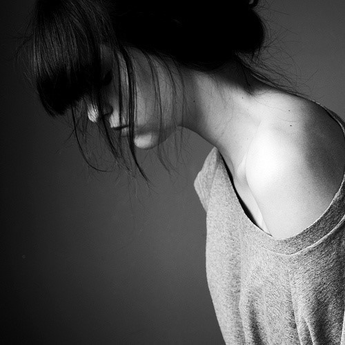 今夜，你是否还活着  略显孤独的黑白lomo图片_WWW.TQQA.COM