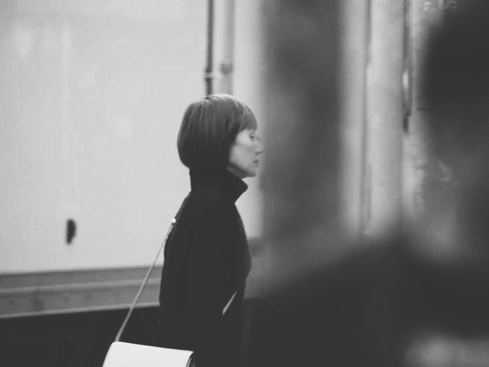 高冷气质女神袁泉的街拍时尚图片_WWW.TQQA.COM