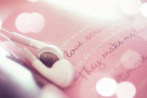 不再奢望一场盛世繁花的相遇_WWW.TQQA.COM