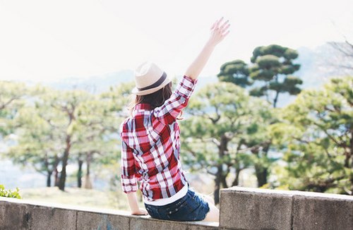 格子衬衫的青春记事_WWW.TQQA.COM