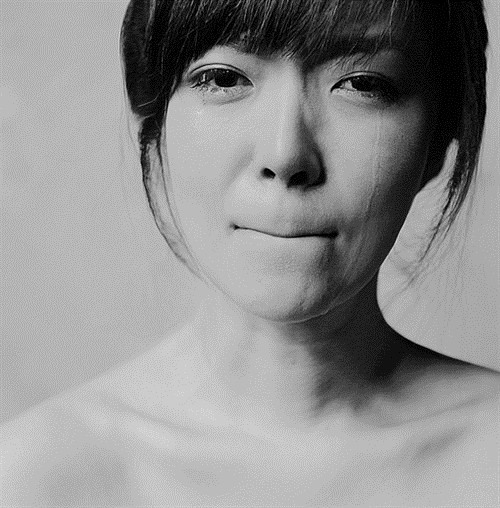 泪的独自告白  流泪女生lomo图片_WWW.TQQA.COM