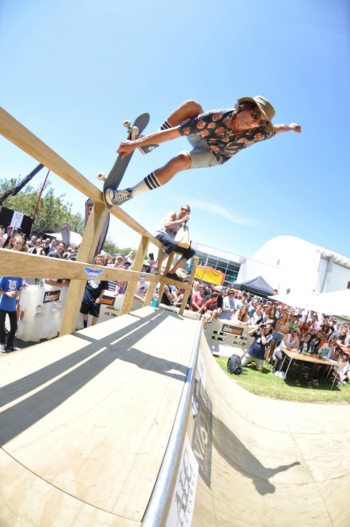 帅气的欧美滑板少年唯美图片_WWW.TQQA.COM