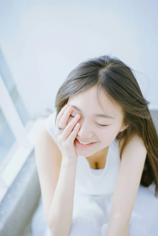 给人治愈系感觉的微笑女生小清新唯美图片，笑_WWW.TQQA.COM
