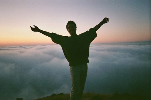 芸芸众生，谁不是一样的呢 意境小清新人物图片_WWW.TQQA.COM