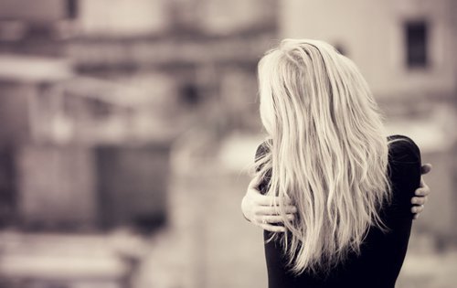 何故取悦全世界，只要在一个人眼里完美就好了_WWW.TQQA.COM