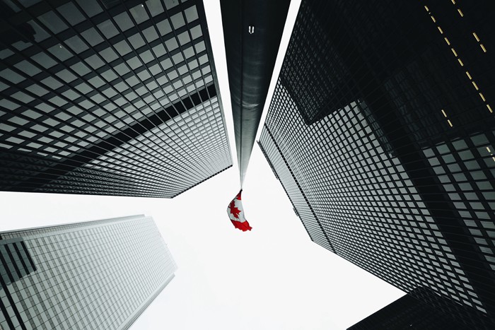 仰视的城市高楼建筑唯美图片_WWW.TQQA.COM